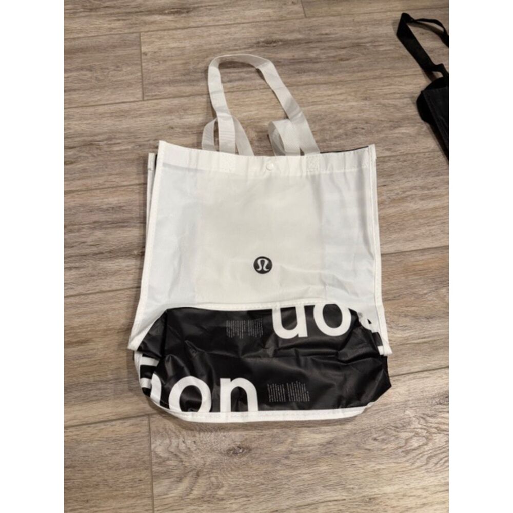 Lululemon shopping bag large white